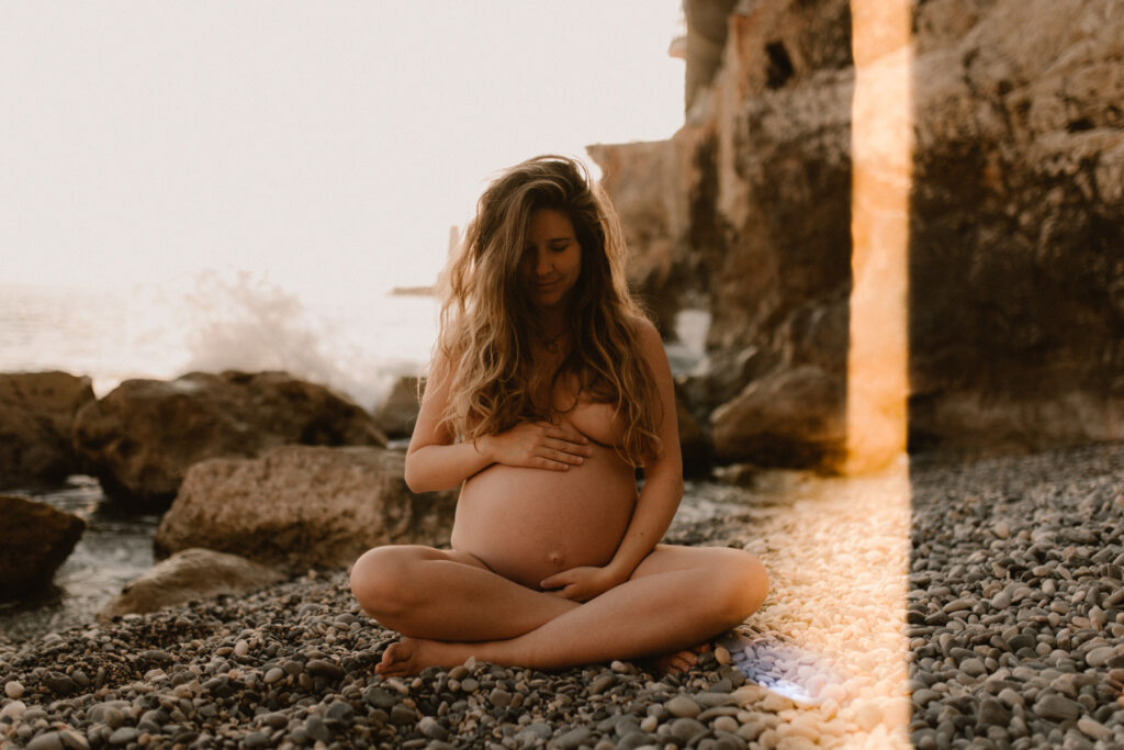 plage de la réserve photographie d'une femme enceinte