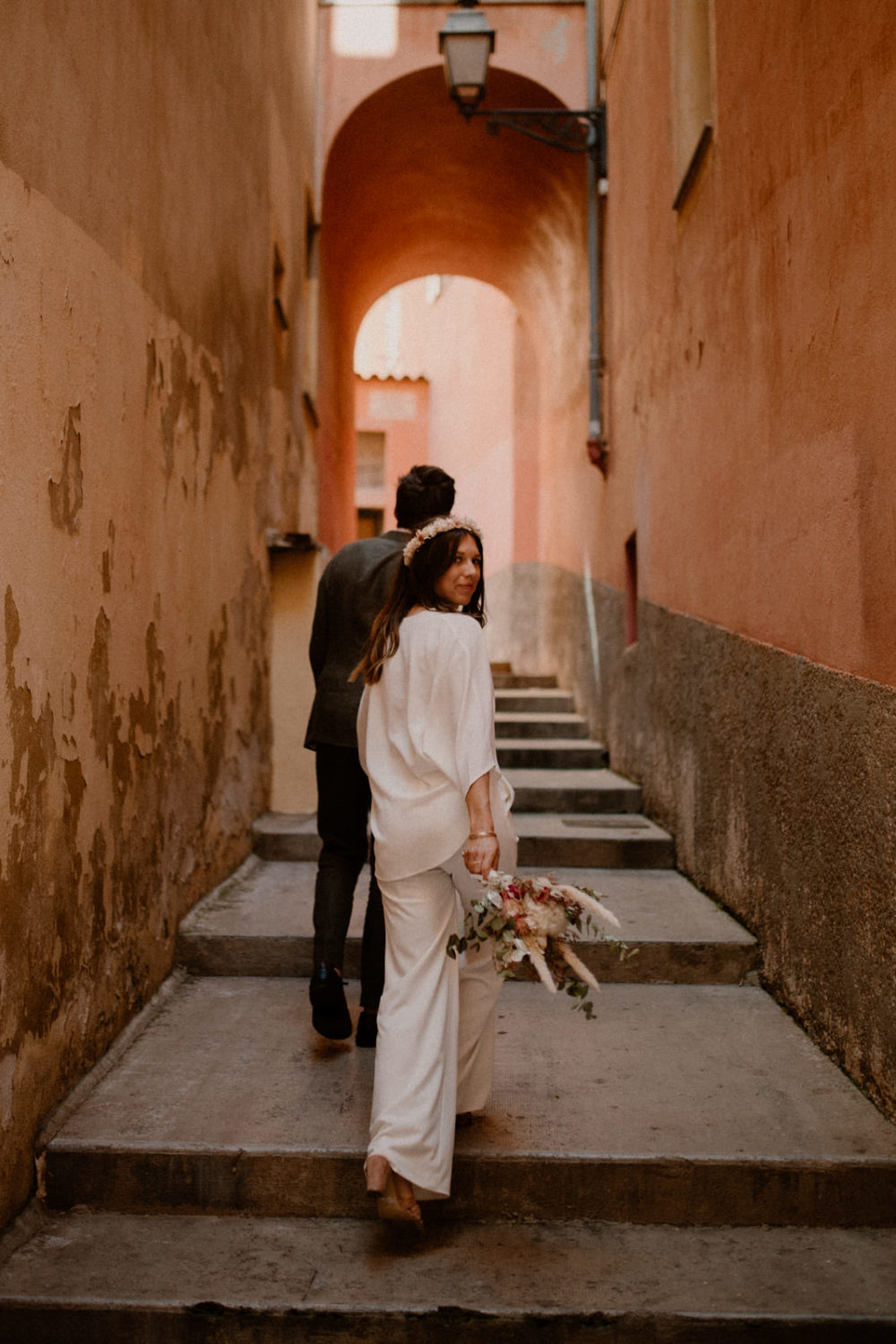 des mariés dans le vieux Nice