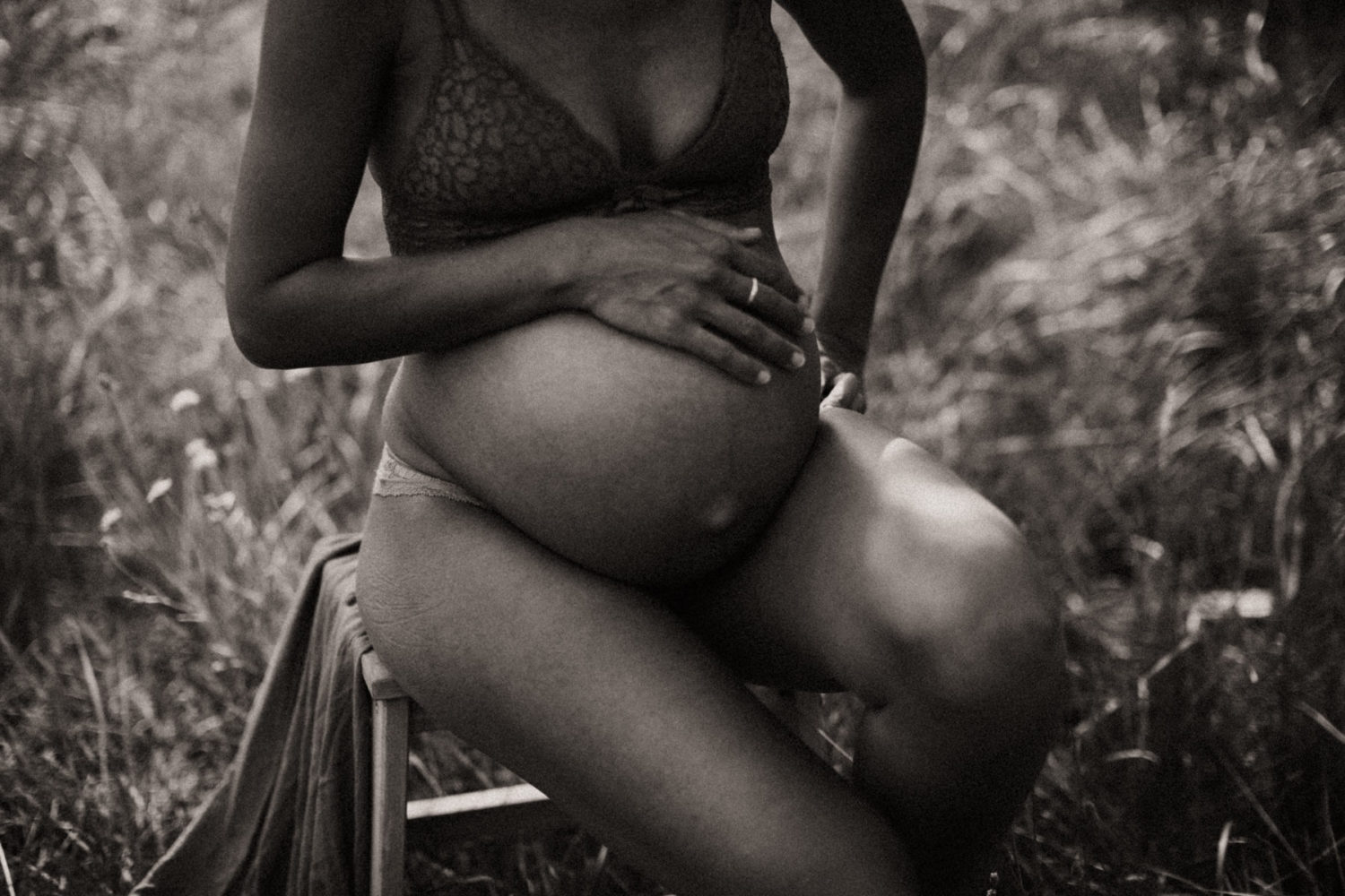 séance photo de grossesse en extérieur