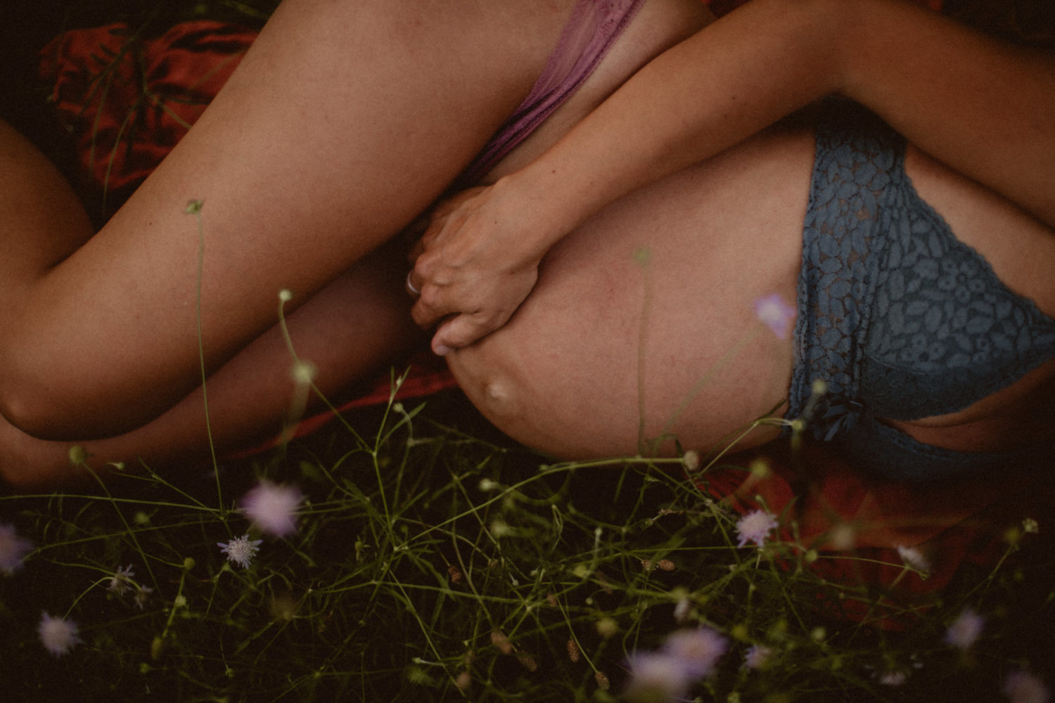 séance photo grossesse dans la nature à Nice