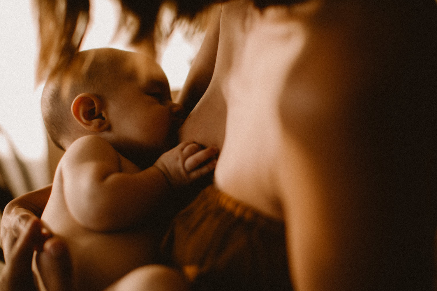 A Mother Baby Session And Breastfeeding Juli Etta Photographe