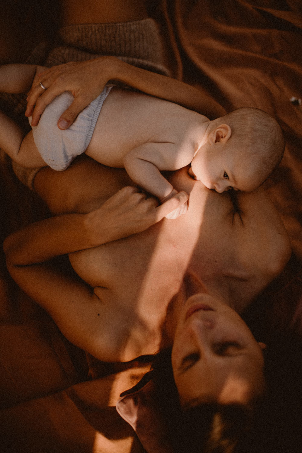 séance photo entre une maman et son bébé