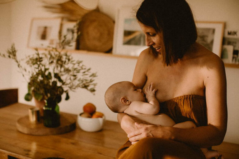 A mother-baby session and breastfeeding