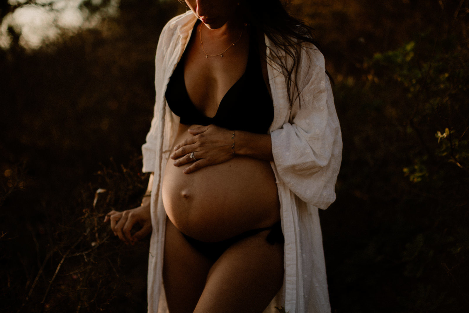 photographe de grossesse sur une plage à Nice