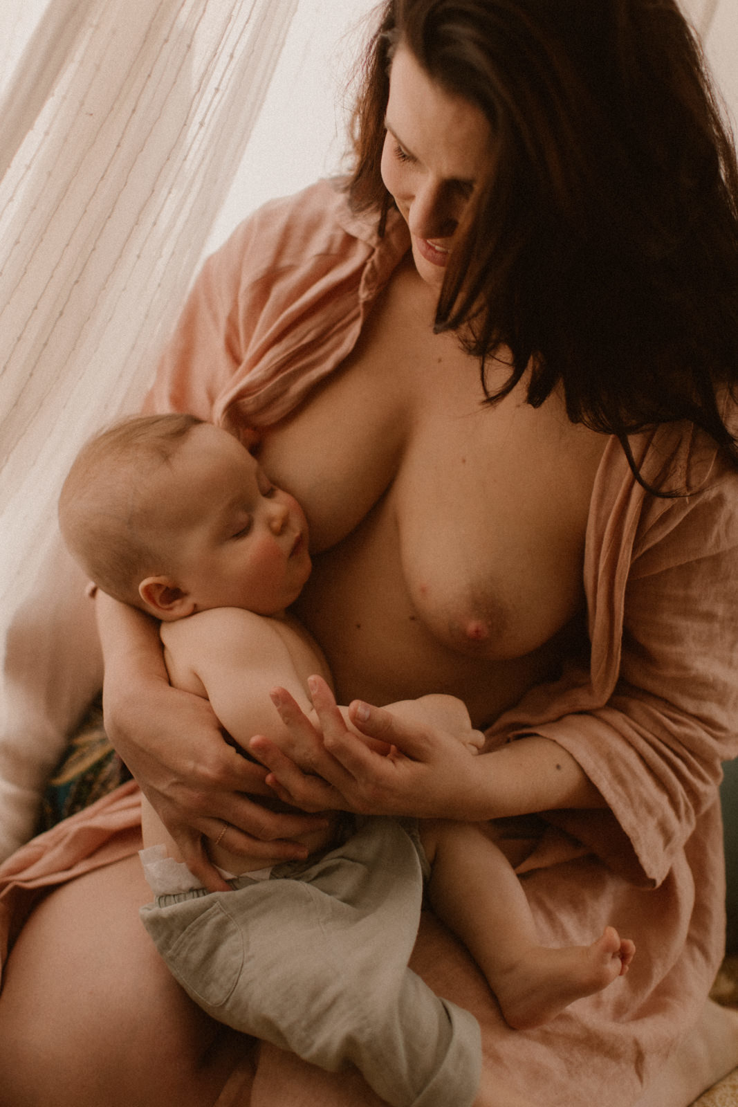 photographe d'allaitement et de femme enceinte à Nice