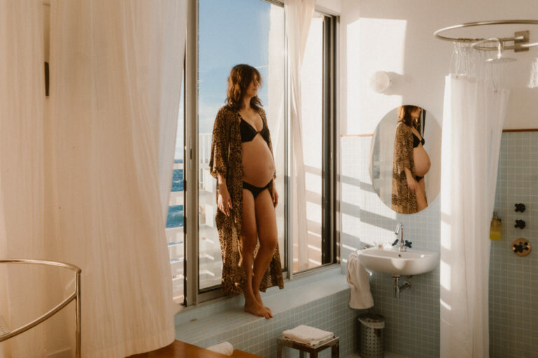 Love, Sea and pregnancy at the Tuba Club in Marseille