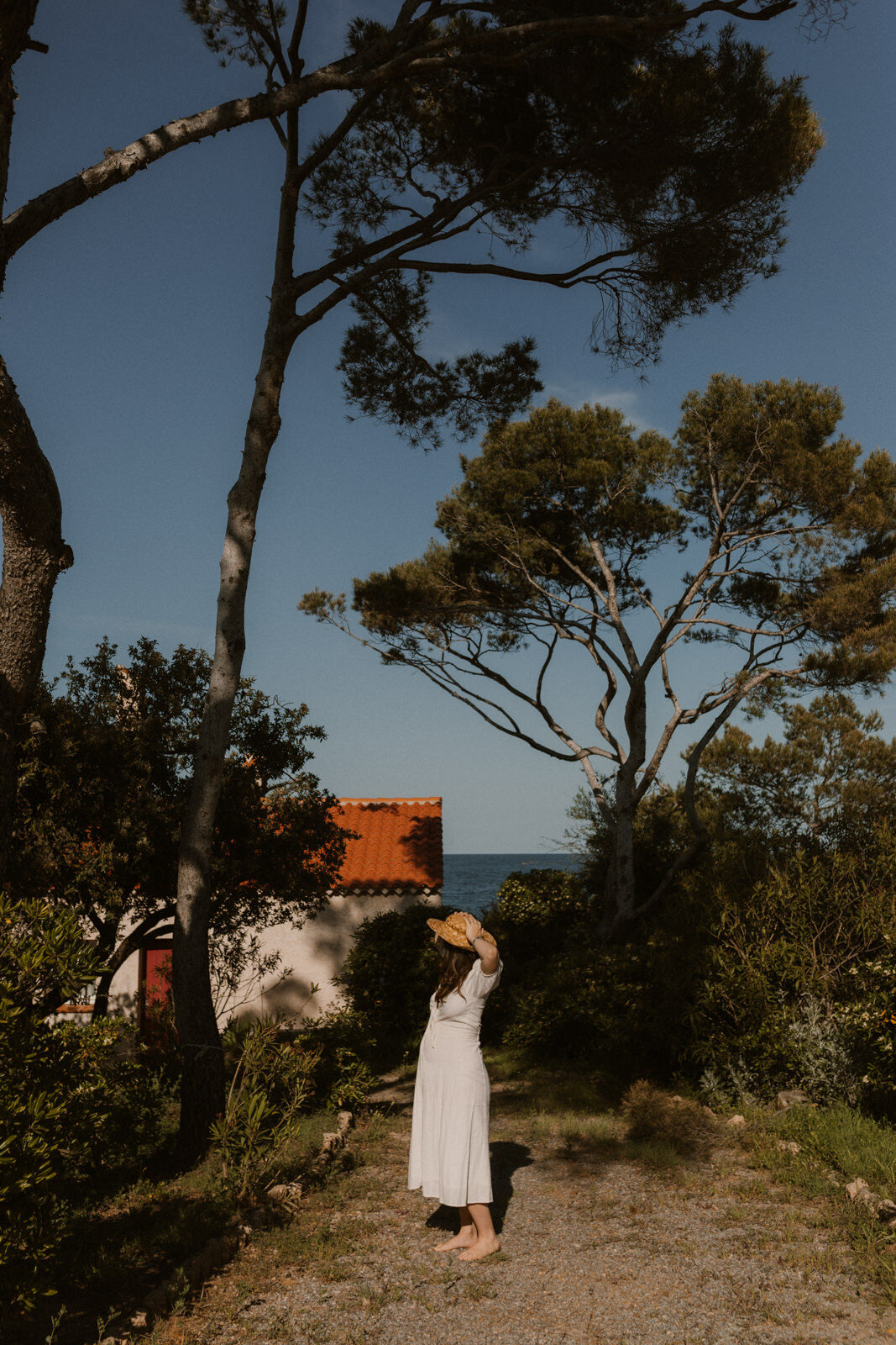 photographie de grossesse sur la cote d'azur dans une maison de famille