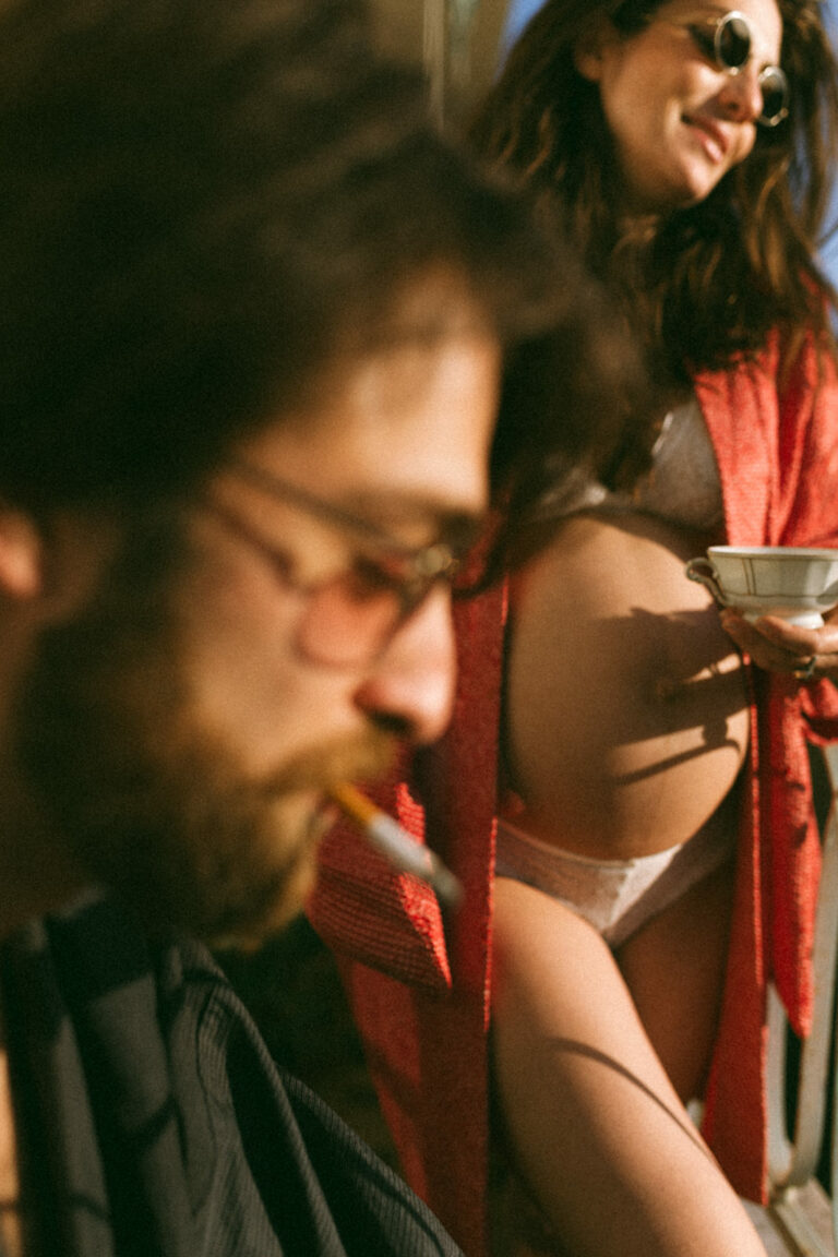 Des photographies de grossesse aux références littéraires et rock