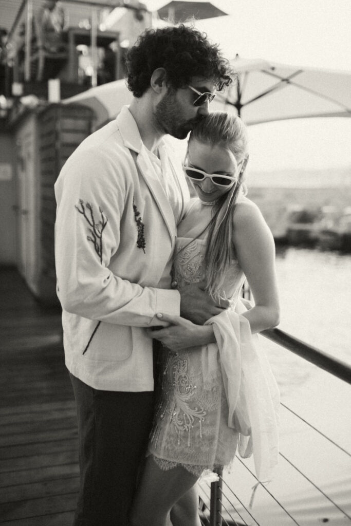 photographie d'un couple qui se marie au plongeoir à Nice