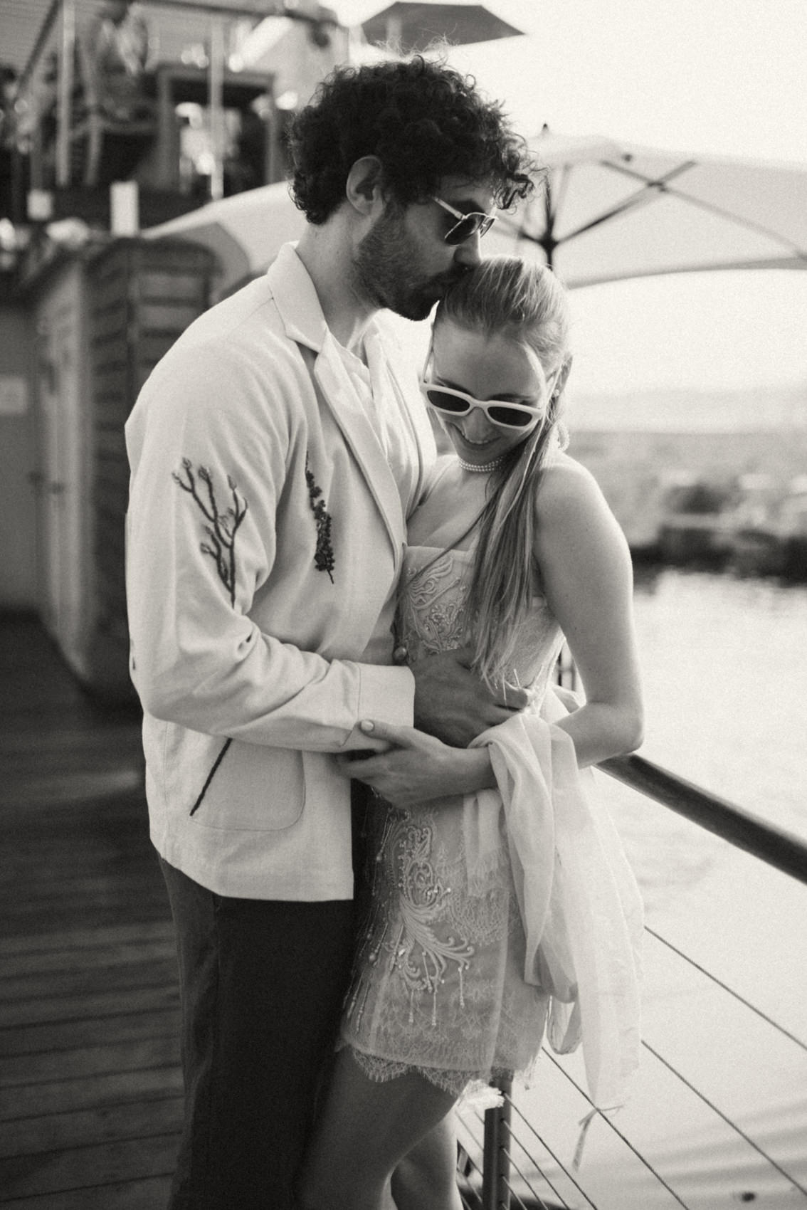 photographie d'un couple qui se marie au plongeoir à Nice