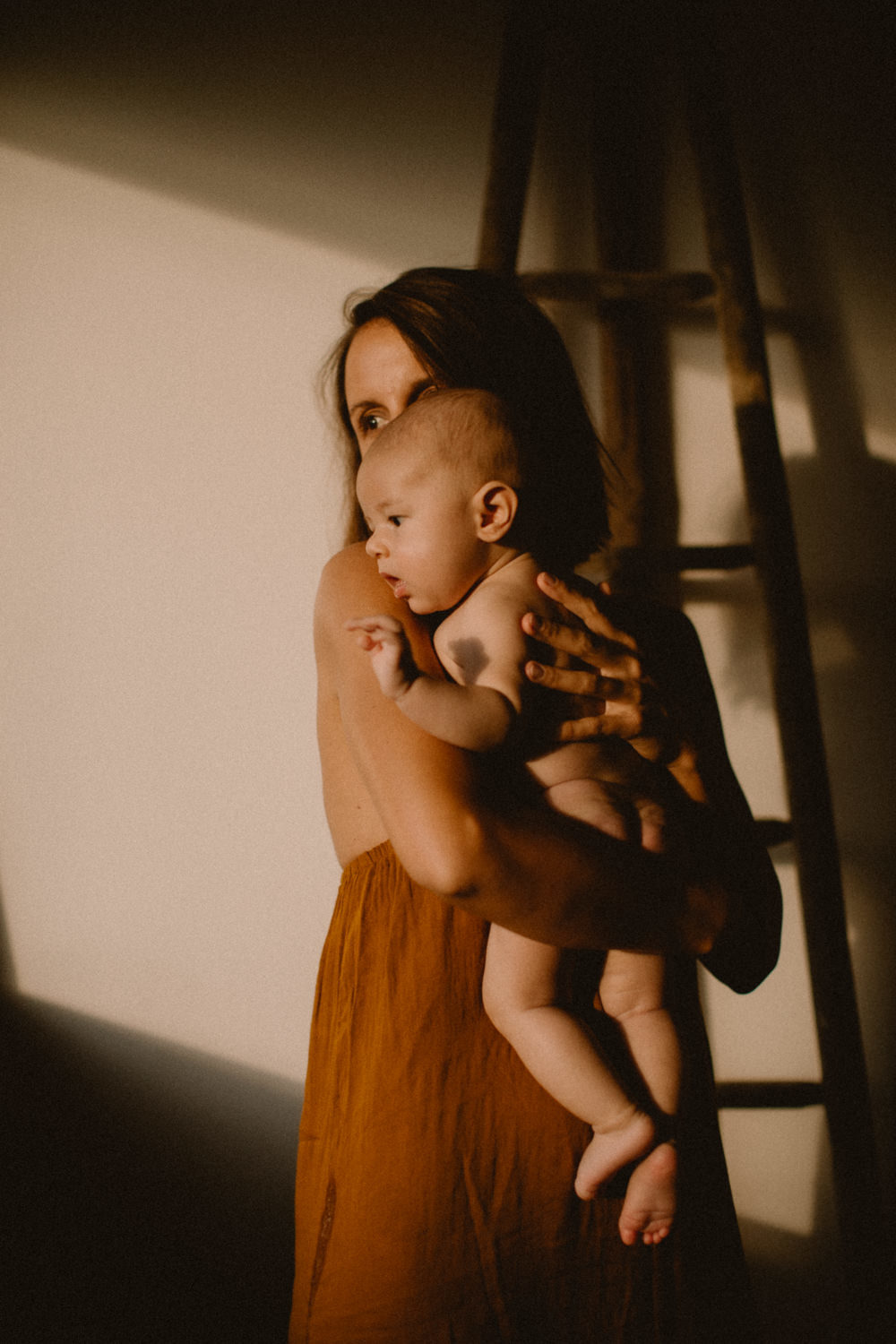 Baby during a photography session at home in Nice