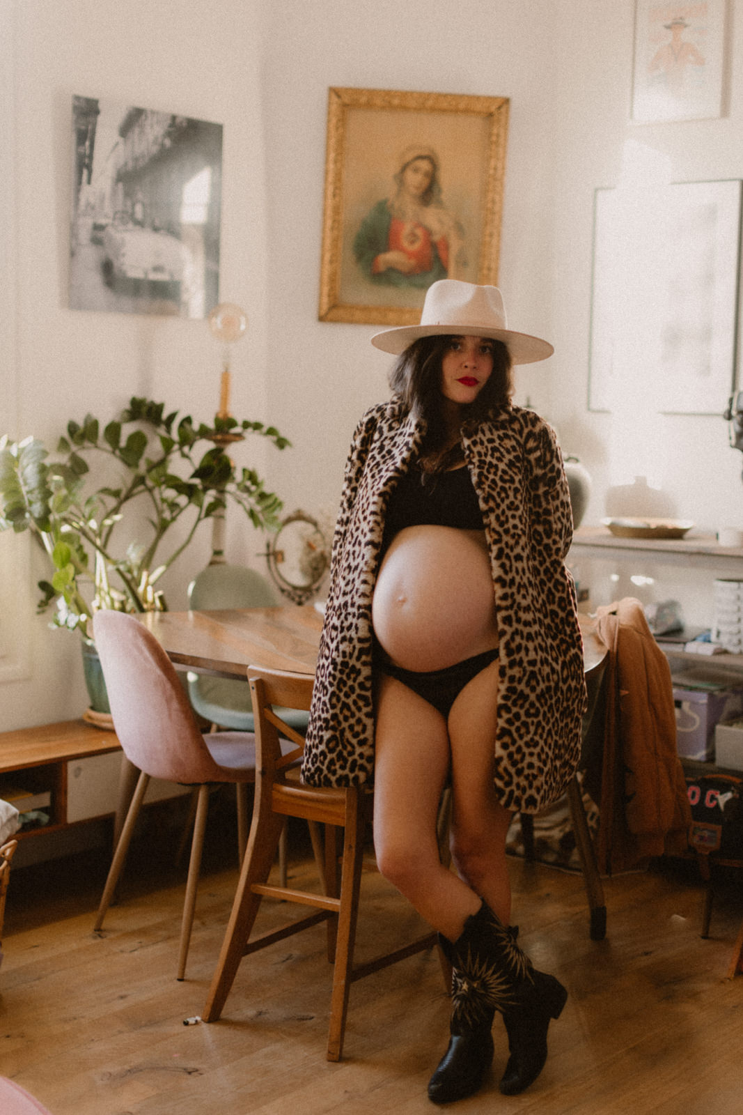 shooting photo grossesse paris à domicile lumière naturelle