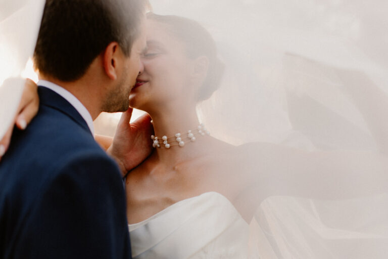 Un mariage solaire au Mas d’Arvieux en Provence