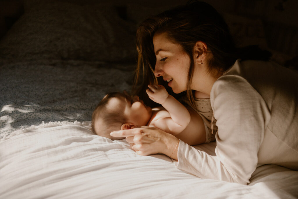 une maman et son bébé pour un shooting photo à Nice